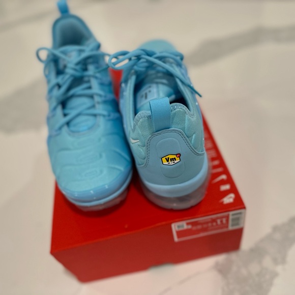 nike vapormax university blue